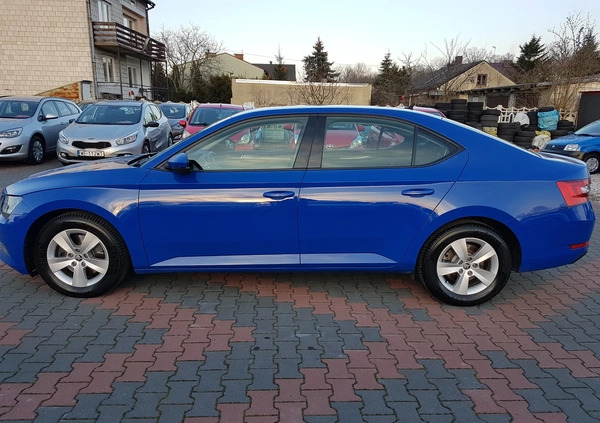 Skoda Superb cena 62900 przebieg: 156000, rok produkcji 2018 z Tarnów małe 301